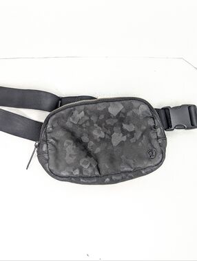 Lululemon Everywhere Belt Bag in Fragment Camo Jacquard Black Deep Coal